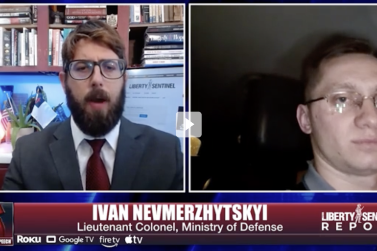Іван Невмержицьий під час інтервʼю